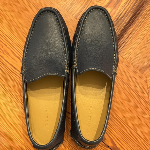 Men's Cole Haan Somerset Venetian II
Navy blue 11.5 like new - Picture 2 of 3